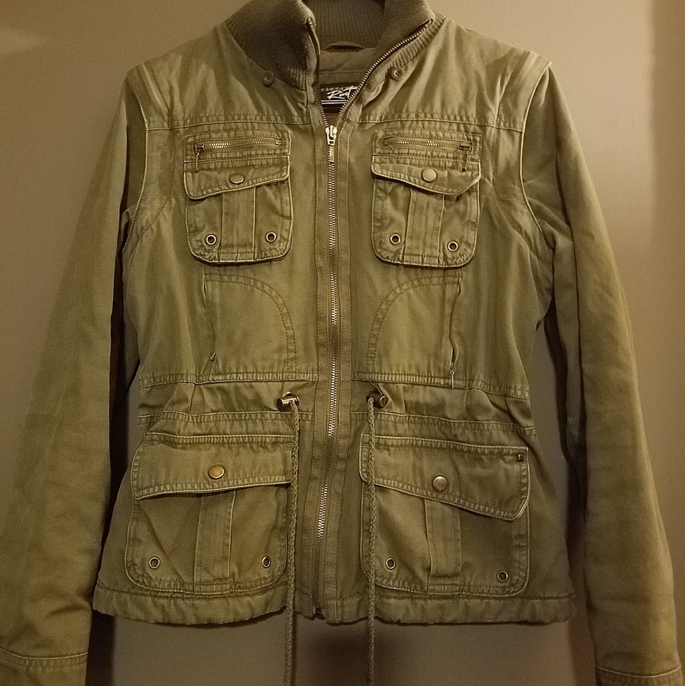 RIVET.  Army GREEN Jacket QUILTED LINNING